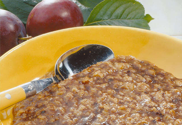 Oatmeal with plums